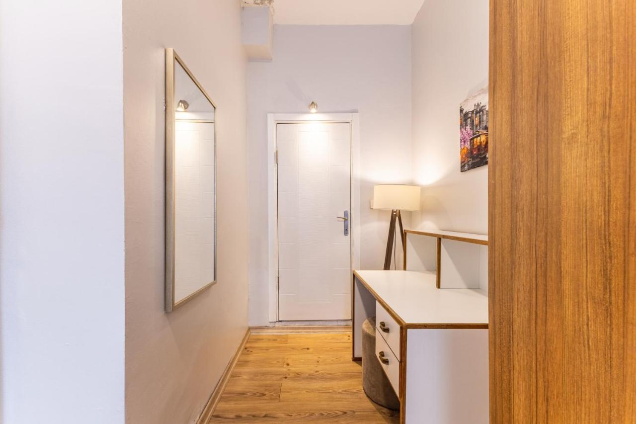 Lovely Flat Near Shore And Trendy Spots In Kadikoy Истанбул Екстериор снимка